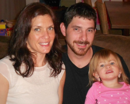 Deaf little girl and her parents - Decibels Foundation